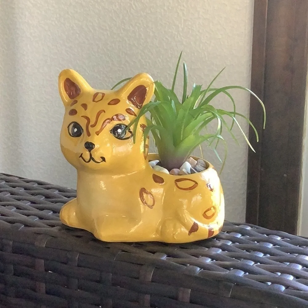 🥰NEW - ceramic leopard planter w/ faux succulent